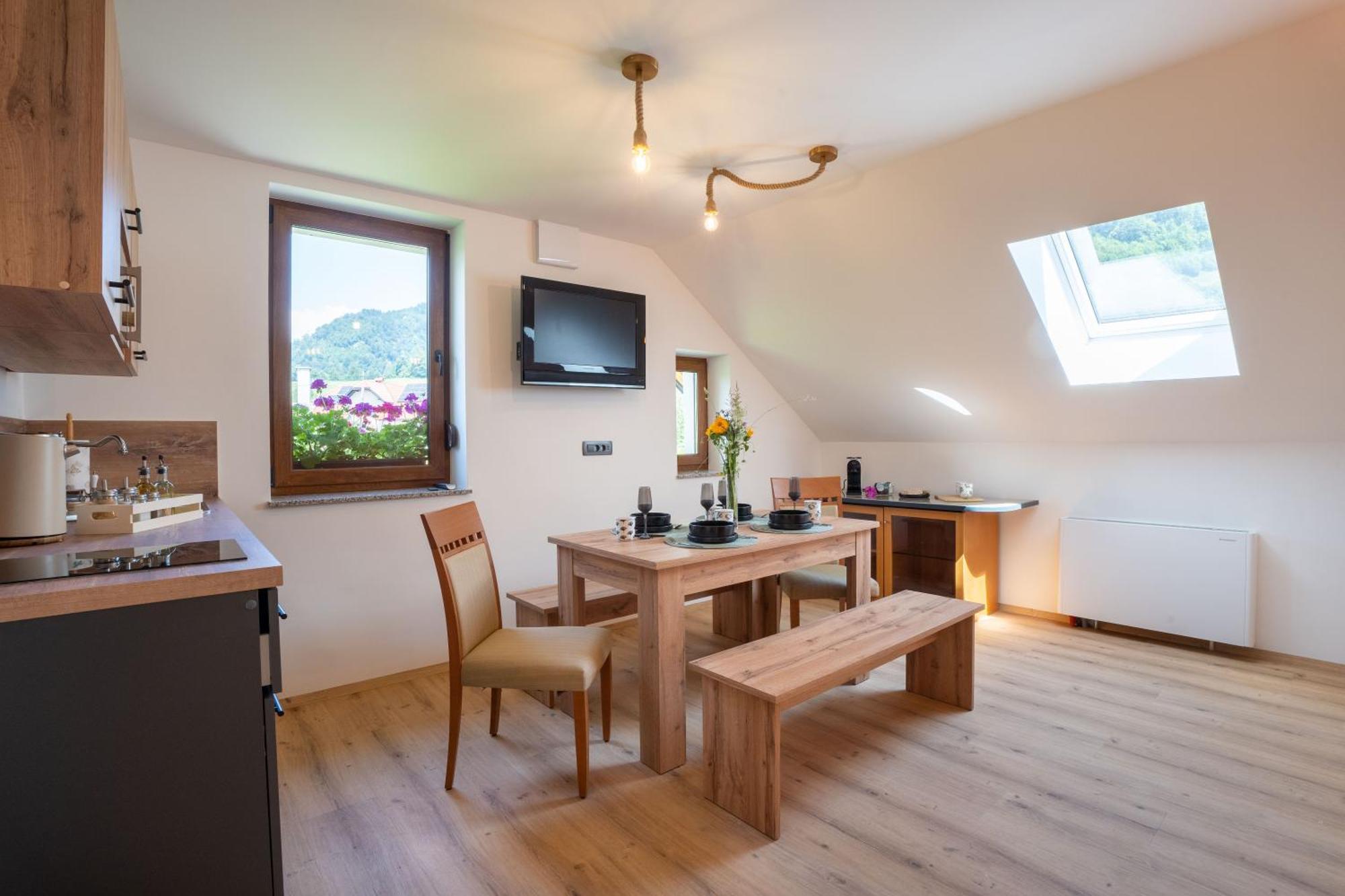 Aparthotel Hom At Vintgar Zgornje Gorje Quarto foto